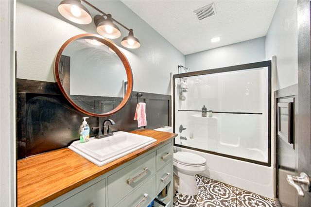 924 NE Otter Ridge Circle, Ankeny, IA 50021