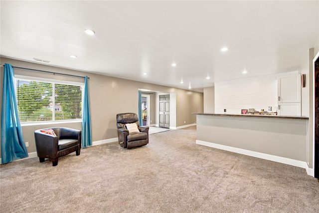 924 NE Otter Ridge Circle, Ankeny, IA 50021