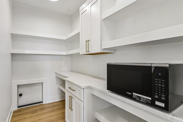 17530 Northview Drive, Urbandale, IA 50323