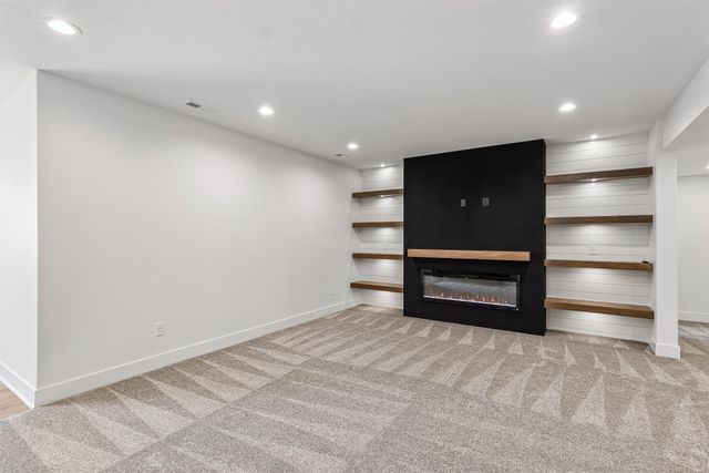 17530 Northview Drive, Urbandale, IA 50323