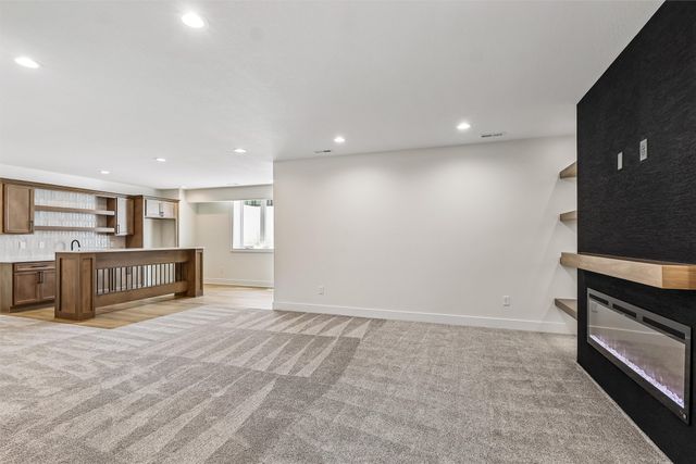 17530 Northview Drive, Urbandale, IA 50323