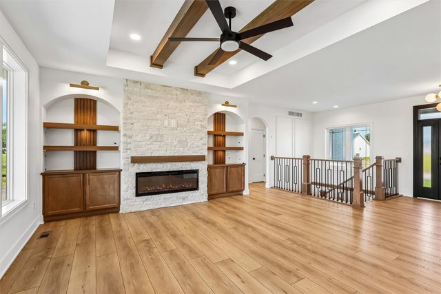 17530 Northview Drive, Urbandale, IA 50323