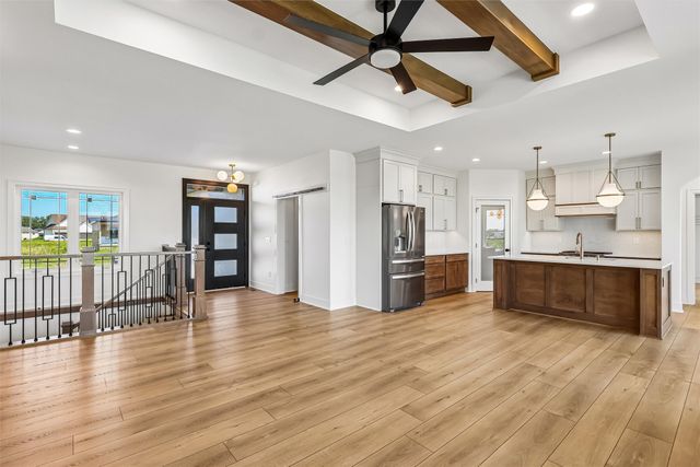 17530 Northview Drive, Urbandale, IA 50323
