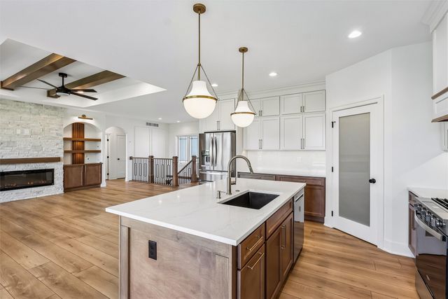 17530 Northview Drive, Urbandale, IA 50323