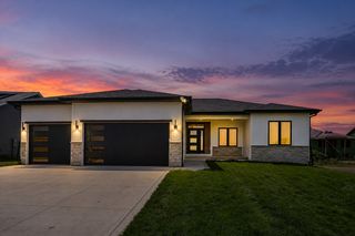 17530 Northview Drive, Urbandale, IA 50323