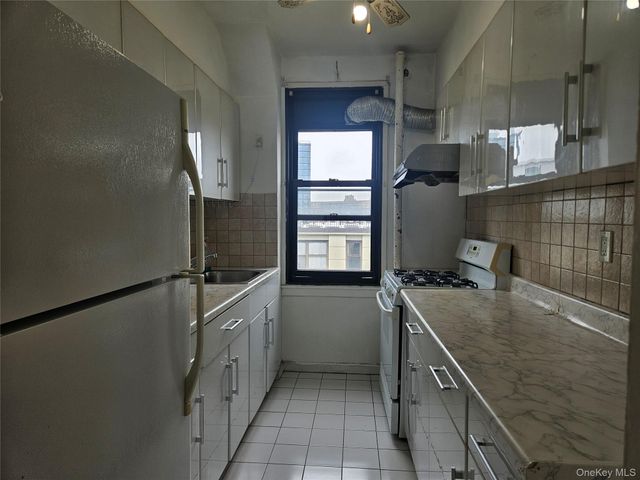 98-25 64th Road 8F, Rego Park, NY 11374