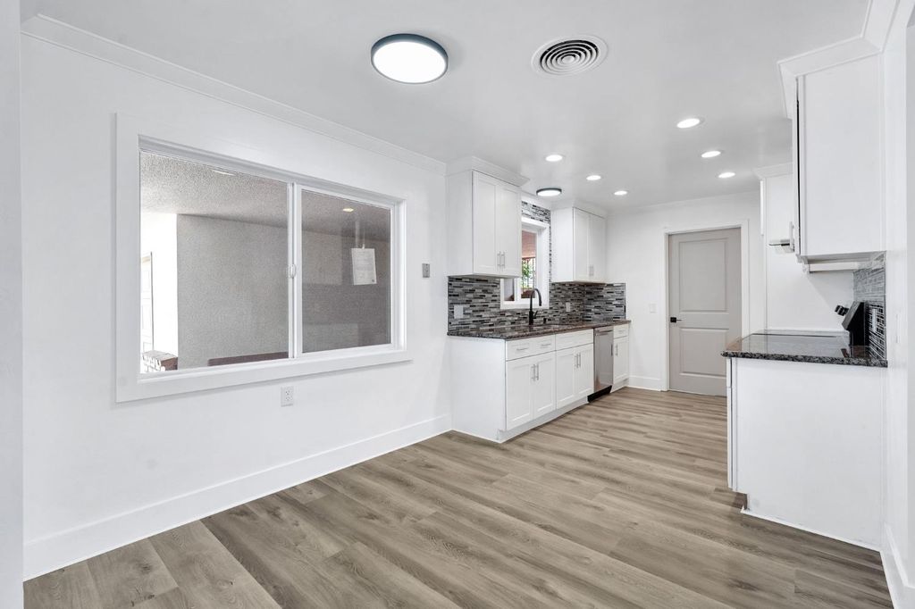 Image 10 of property listing at 3853 N Millbrook Avenue, Fresno, CA 93726