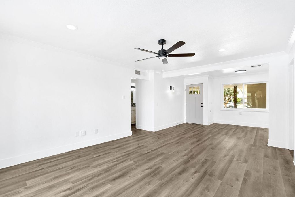 Image 7 of property listing at 3853 N Millbrook Avenue, Fresno, CA 93726