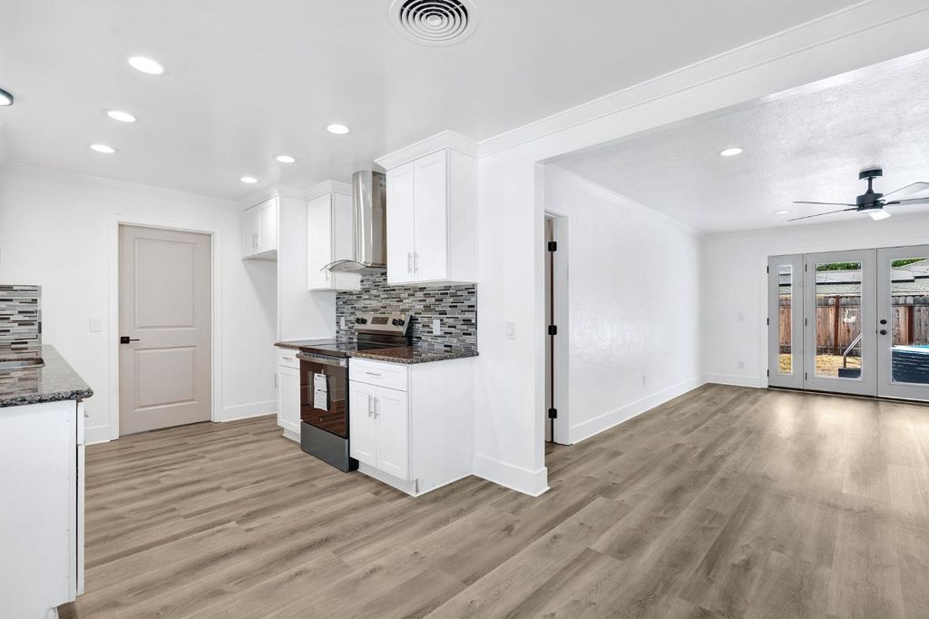 Image 9 of property listing at 3853 N Millbrook Avenue, Fresno, CA 93726