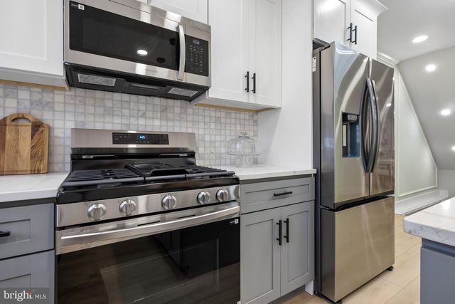 2076 E MONMOUTH ST, Philadelphia, PA 19134