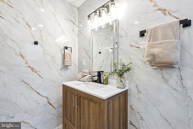 2076 E MONMOUTH ST, Philadelphia, PA 19134