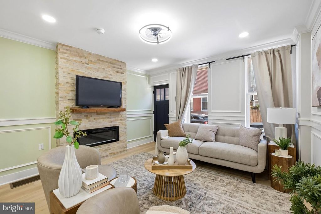 2076 E MONMOUTH ST, Philadelphia, PA 19134