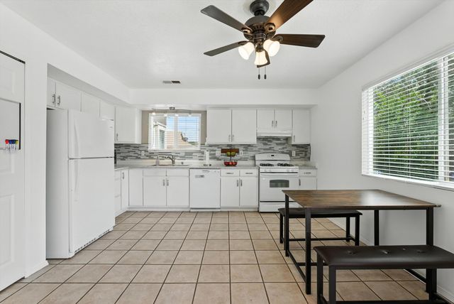 1332 ELKSLIP Drive NE, Rio Rancho, NM 87144