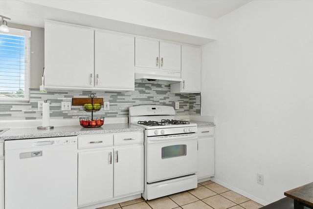 1332 ELKSLIP Drive NE, Rio Rancho, NM 87144