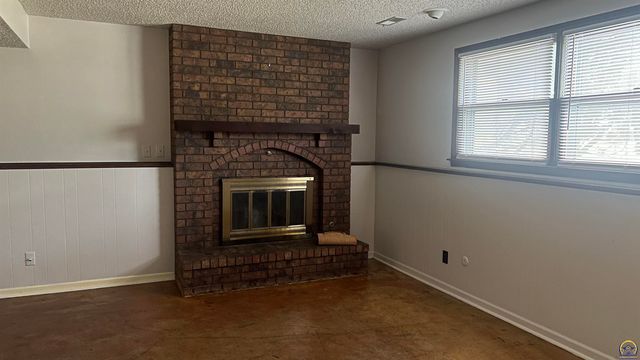 6016 SW 23rd ST, Topeka, KS 66614
