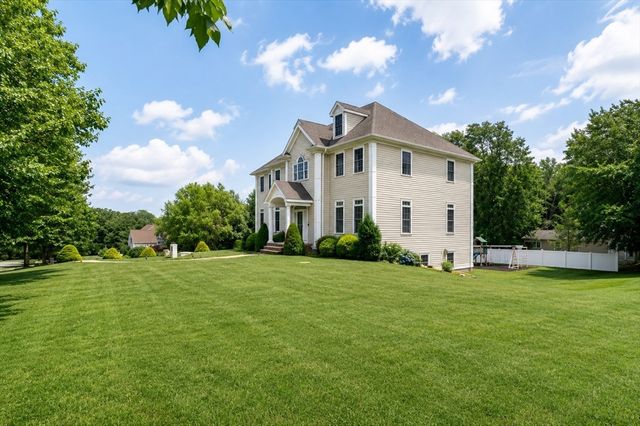 3 Great Acres Dr, Hanover, MA 02339