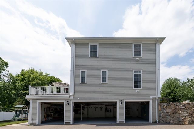 3 Great Acres Dr, Hanover, MA 02339