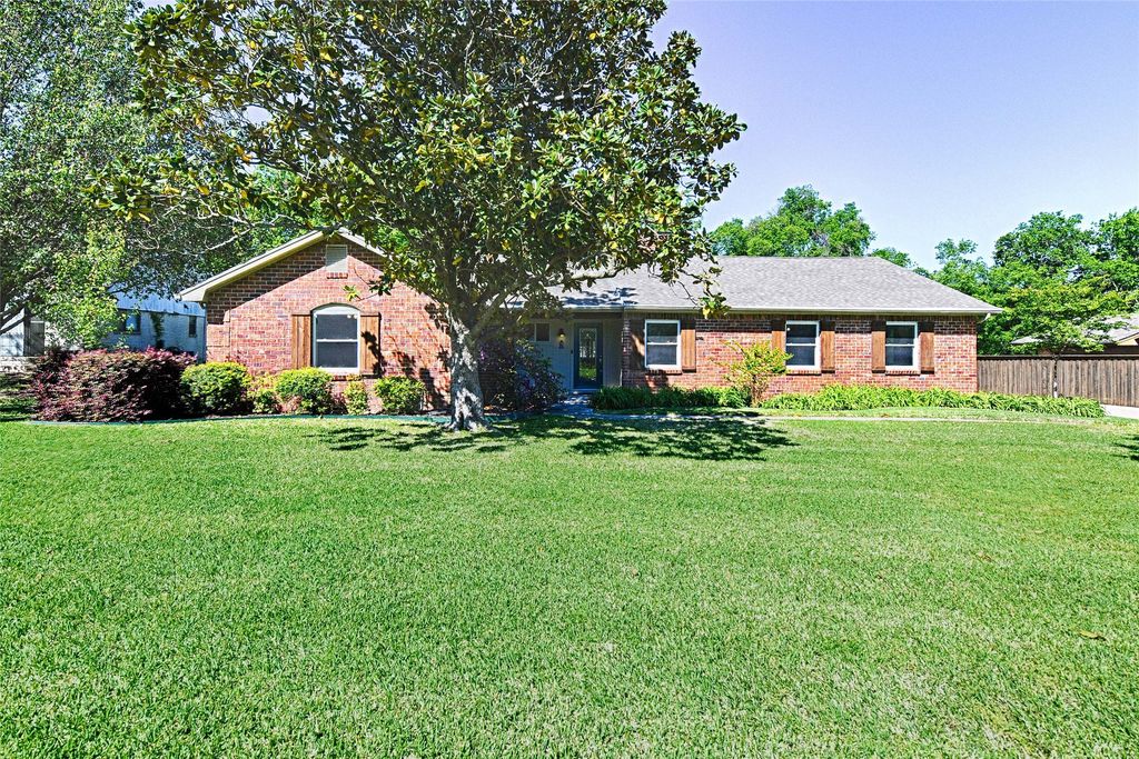 4 Patterson Drive, Greenville, TX 75402
