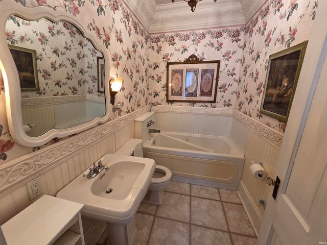 114 E Tulley Street, Churubusco, IN 46723