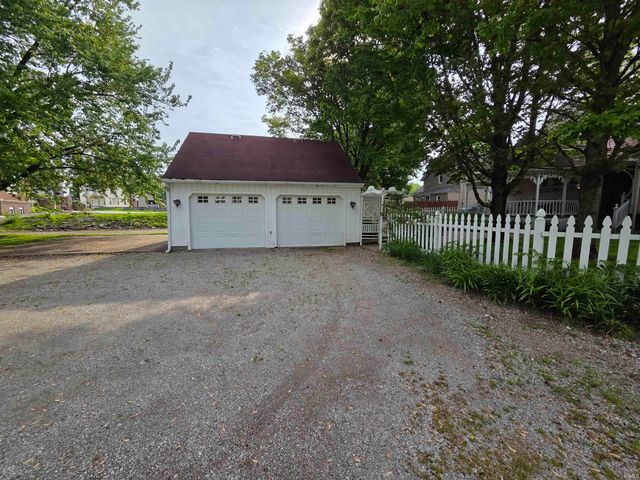 114 E Tulley Street, Churubusco, IN 46723