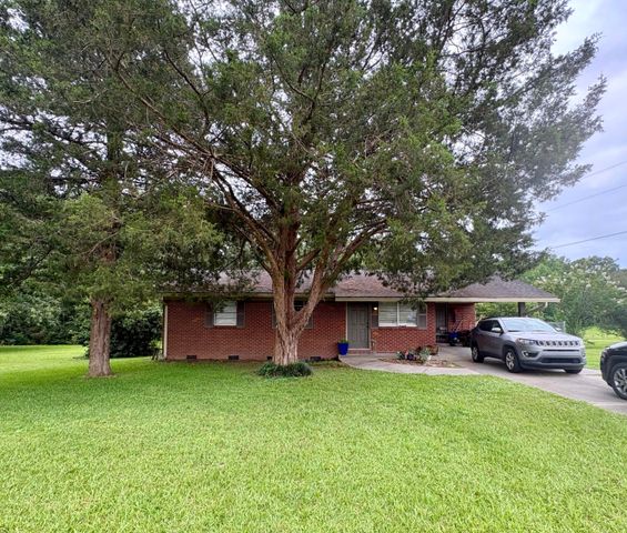 102 Circle Dr., Sumrall, MS 39482