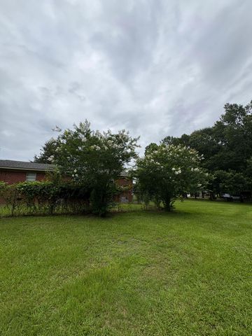 102 Circle Dr., Sumrall, MS 39482