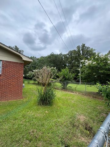 102 Circle Dr., Sumrall, MS 39482