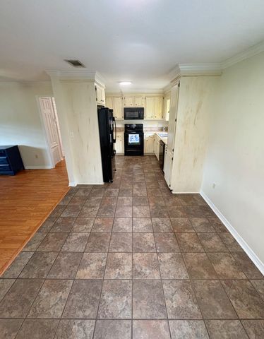 102 Circle Dr., Sumrall, MS 39482