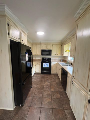 102 Circle Dr., Sumrall, MS 39482