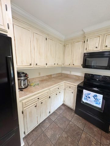 102 Circle Dr., Sumrall, MS 39482