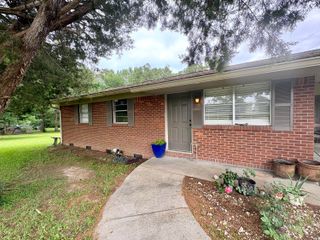 102 Circle Dr., Sumrall, MS 39482