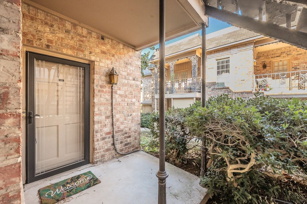 4343 Bellaire Drive S 137S, Fort Worth, TX 76109