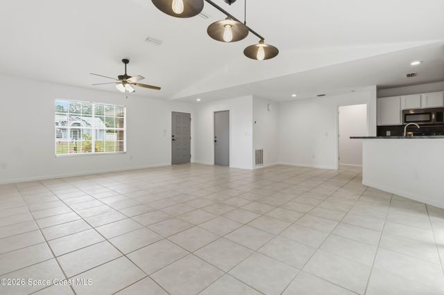 582 Sea Crest Avenue SW, Palm Bay, FL 32908