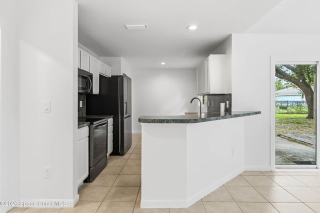 582 Sea Crest Avenue SW, Palm Bay, FL 32908