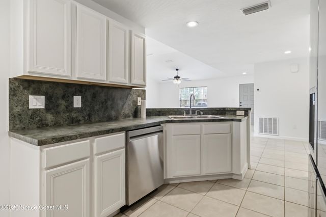 582 Sea Crest Avenue SW, Palm Bay, FL 32908