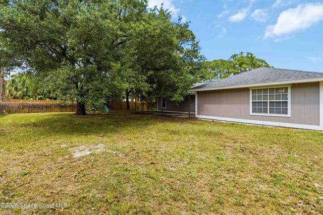 582 Sea Crest Avenue SW, Palm Bay, FL 32908