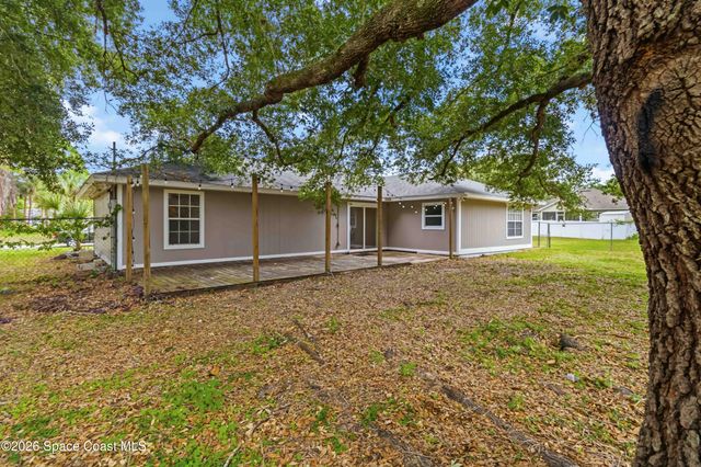 582 Sea Crest Avenue SW, Palm Bay, FL 32908