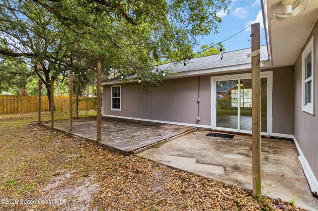 582 Sea Crest Avenue SW, Palm Bay, FL 32908
