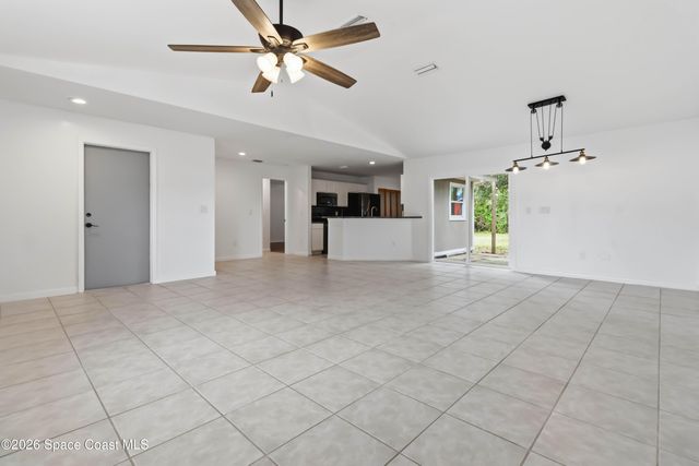 582 Sea Crest Avenue SW, Palm Bay, FL 32908