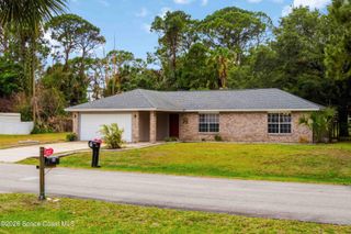 582 Sea Crest Avenue SW, Palm Bay, FL 32908