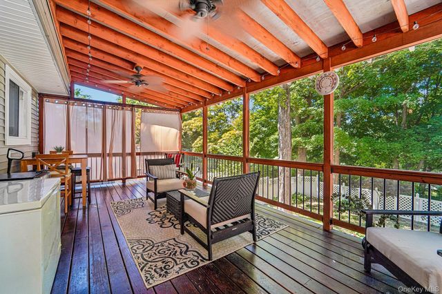 9 Morgans Way, Greenwood Lake, NY 10925