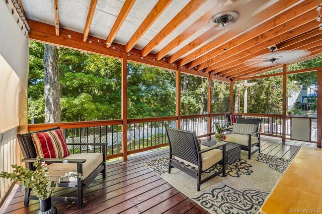 9 Morgans Way, Greenwood Lake, NY 10925