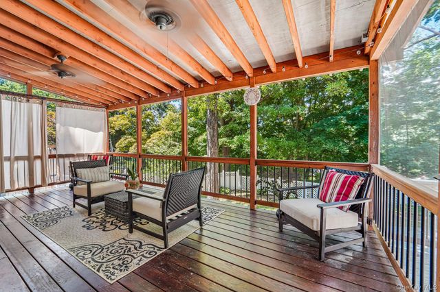 9 Morgans Way, Greenwood Lake, NY 10925