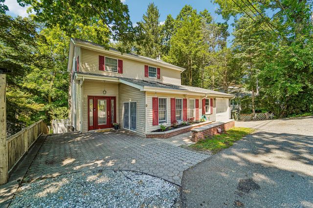 9 Morgans Way, Greenwood Lake, NY 10925
