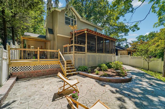 9 Morgans Way, Greenwood Lake, NY 10925