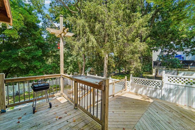 9 Morgans Way, Greenwood Lake, NY 10925