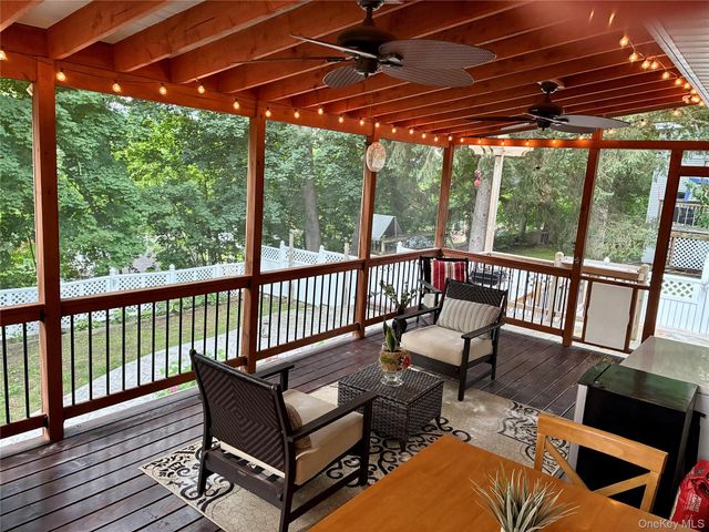 9 Morgans Way, Greenwood Lake, NY 10925