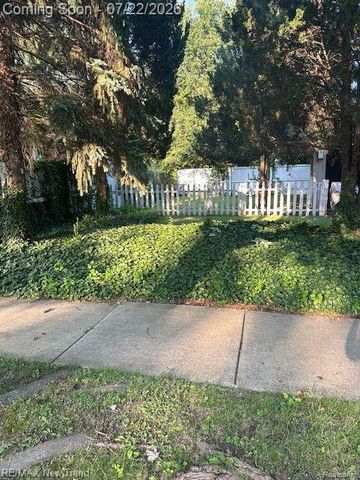 1823 Bradford Road, Birmingham, MI 48009