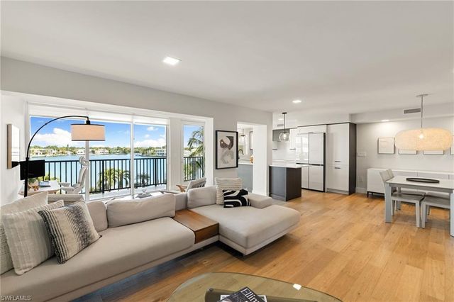 3500 Gulf Shore BLVD N 406, Naples, FL 34103