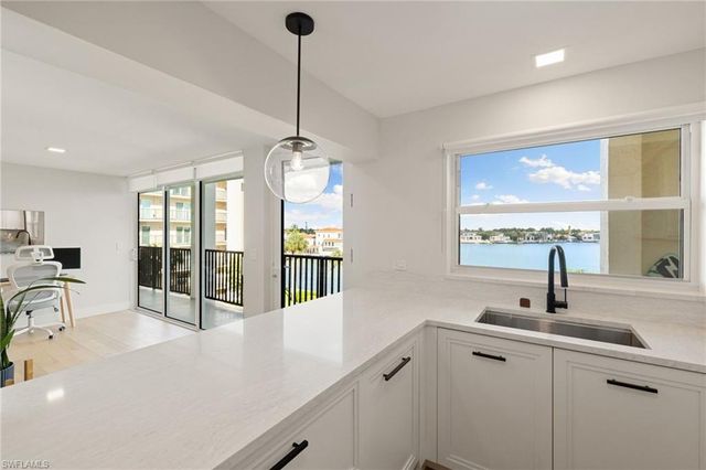 3500 Gulf Shore BLVD N 406, Naples, FL 34103